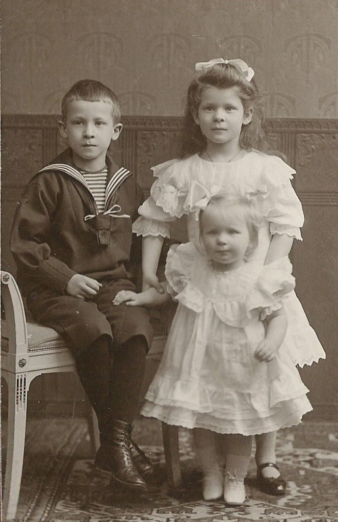 Kinderkleidung, Foto: A. Peterich, Trappenkamp